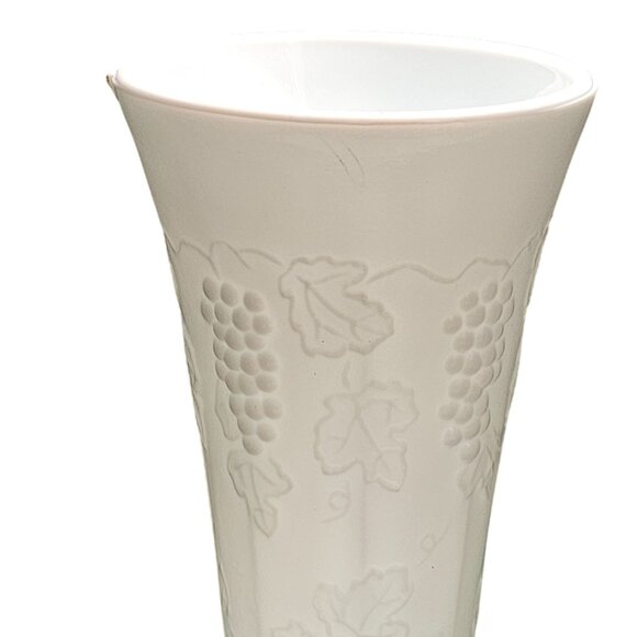 Colony Harvest Milk Glass Vase 7.5" grape vine leaves milkglass raised relief ho - Picture 2 of 9